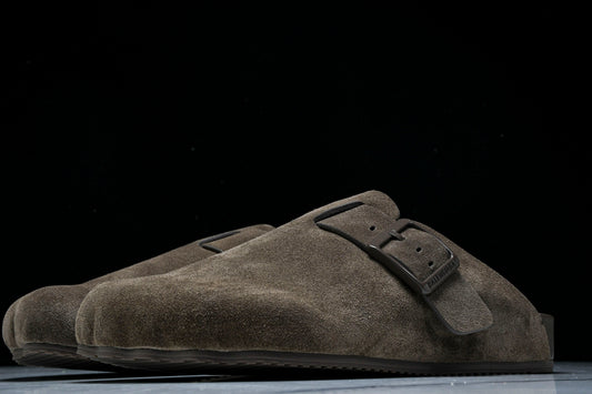 Balenciaga
Sunday suede mules