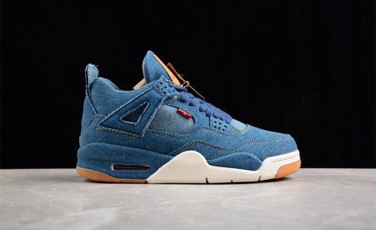 Jordan 4 Retro
Levi's Denim