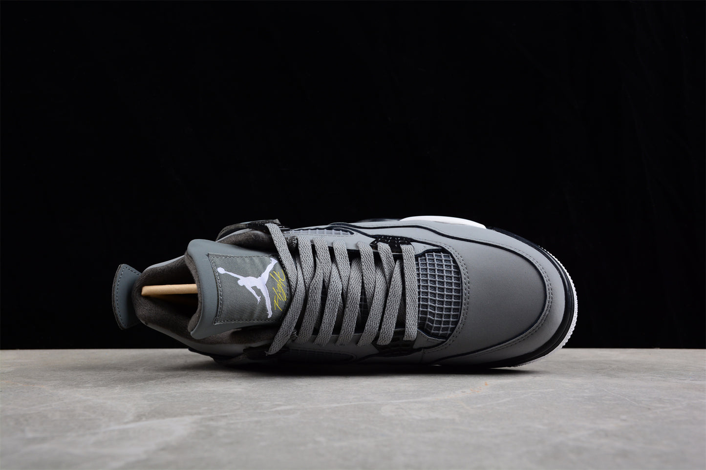 Jordan 4 Retro
Cool Grey