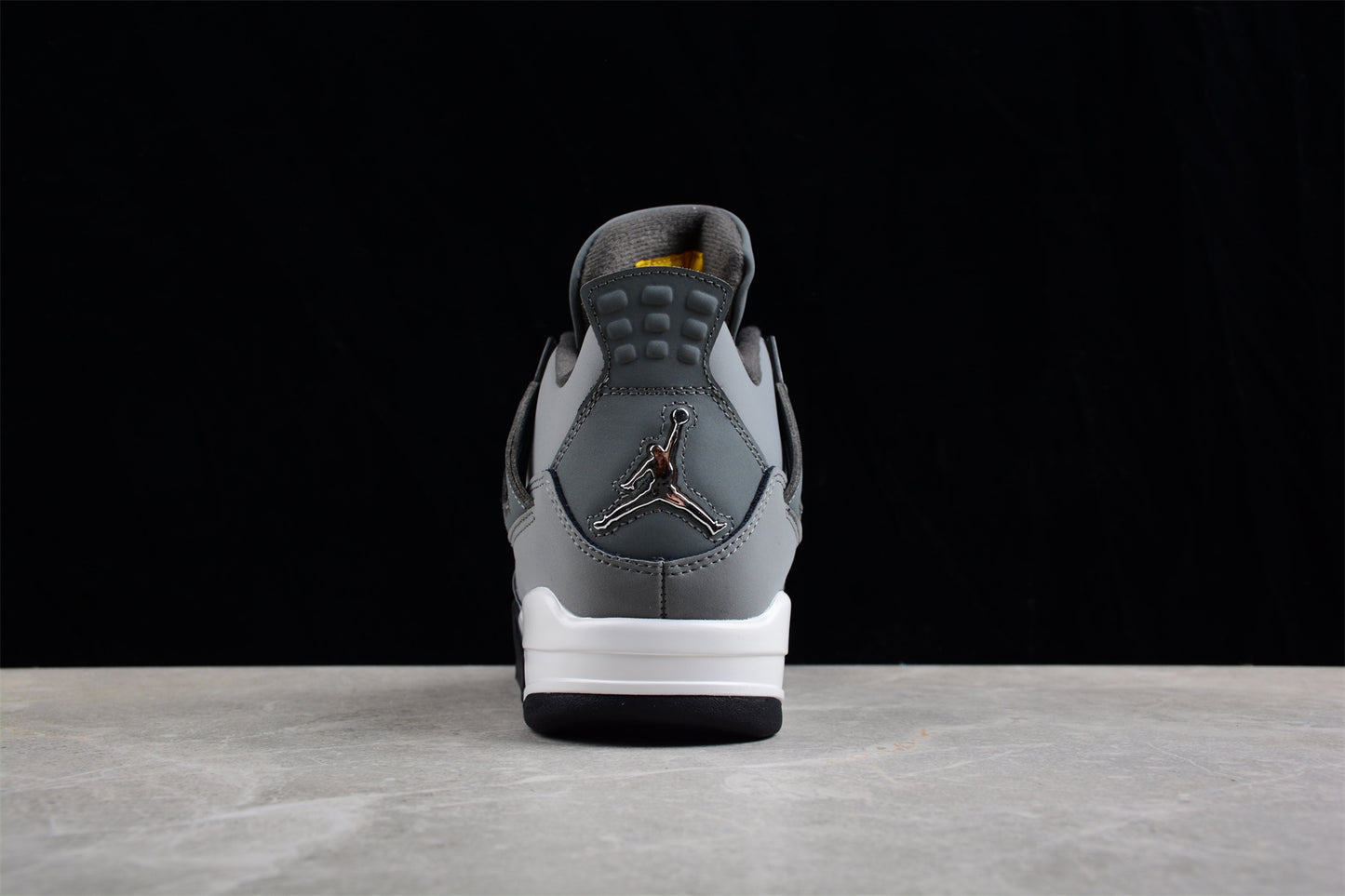 Jordan 4 Retro
Cool Grey