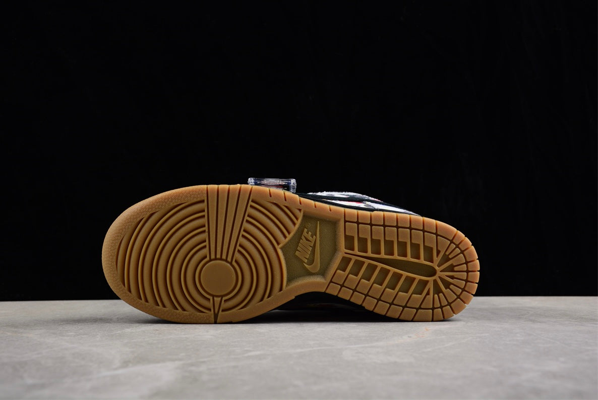 Nike SB Dunk Low
Supreme Rammellzee