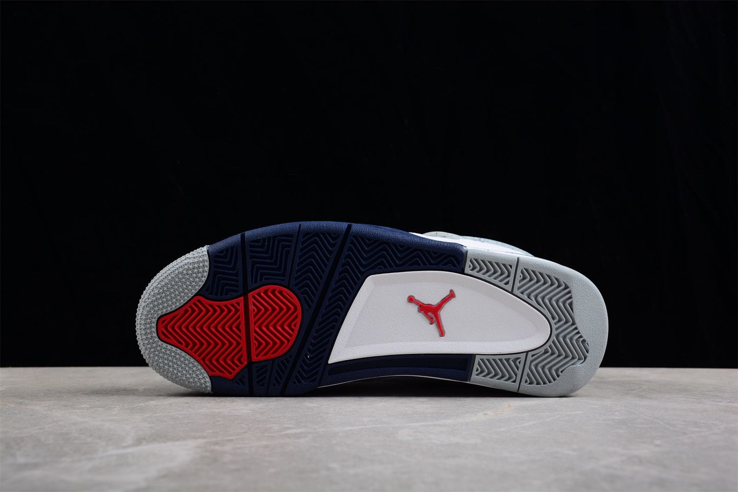 Jordan 4 Retro
Midnight Navy