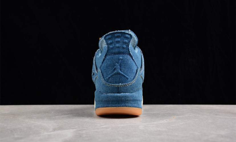Jordan 4 Retro
Levi's Denim
