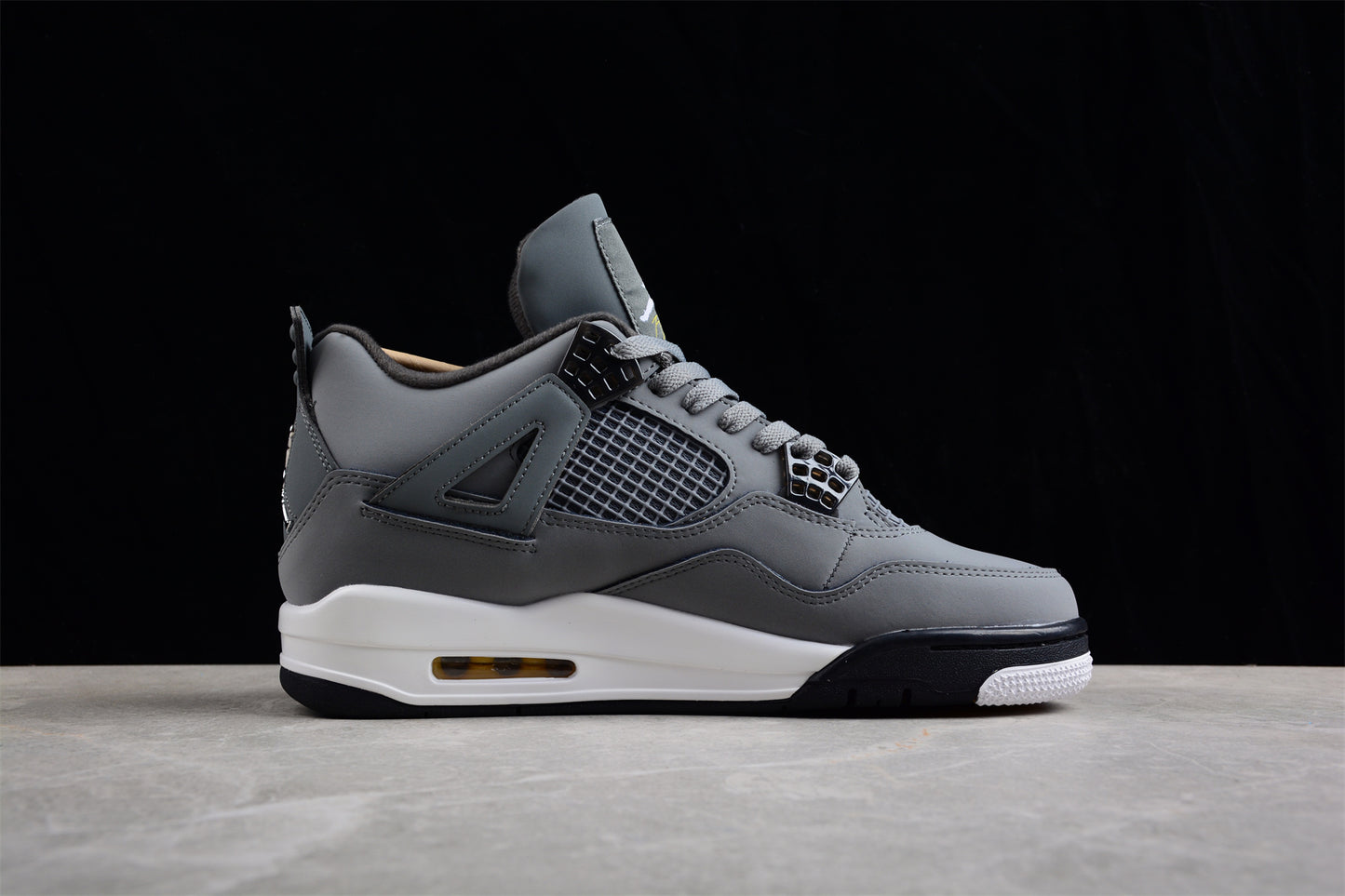 Jordan 4 Retro
Cool Grey