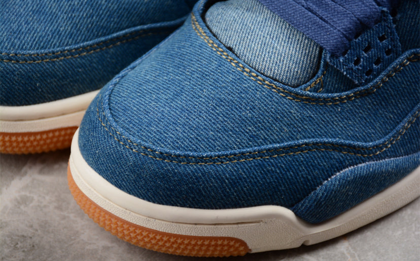 Jordan 4 Retro
Levi's Denim
