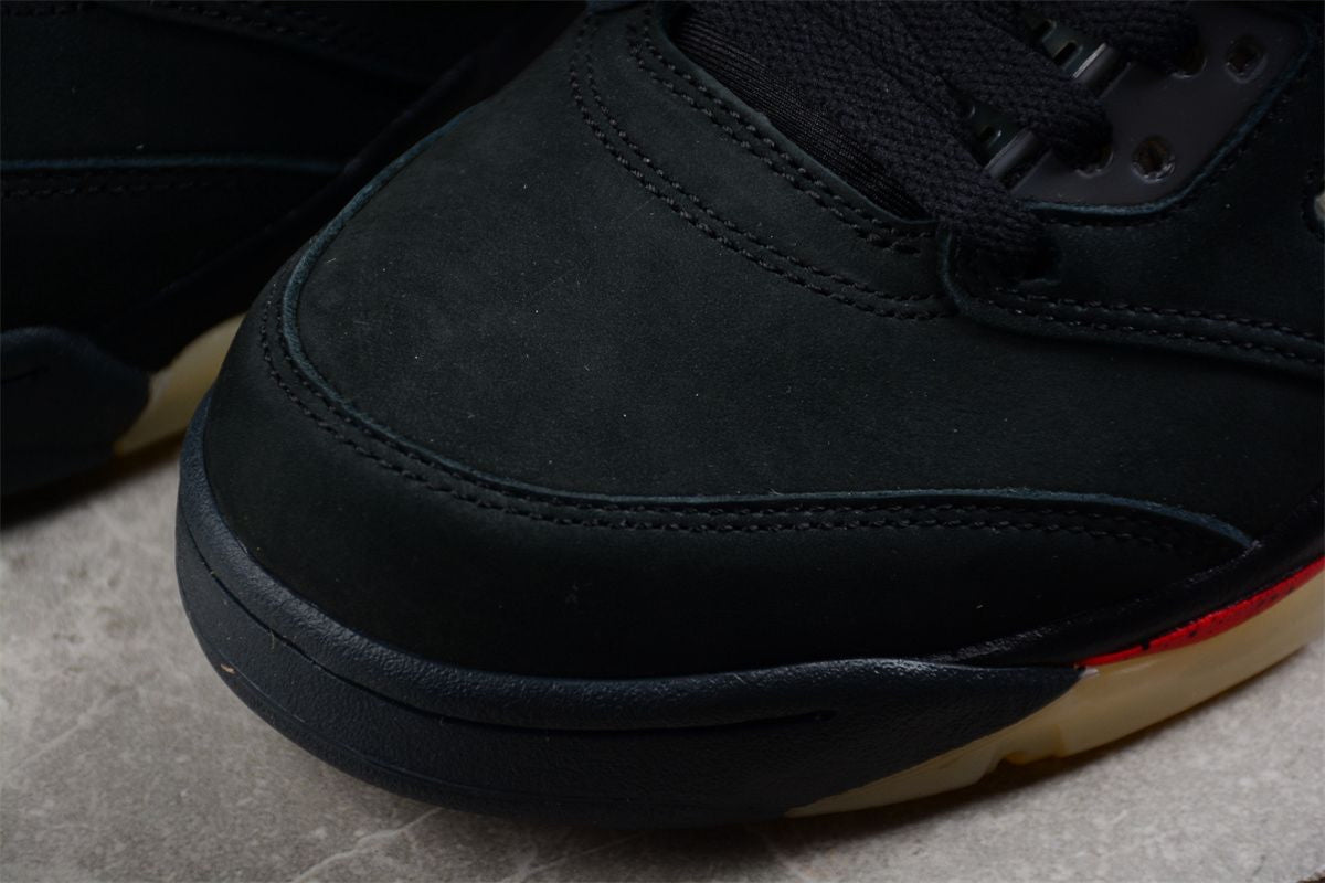 Jordan 5 Retro
Gore-Tex Off Noir