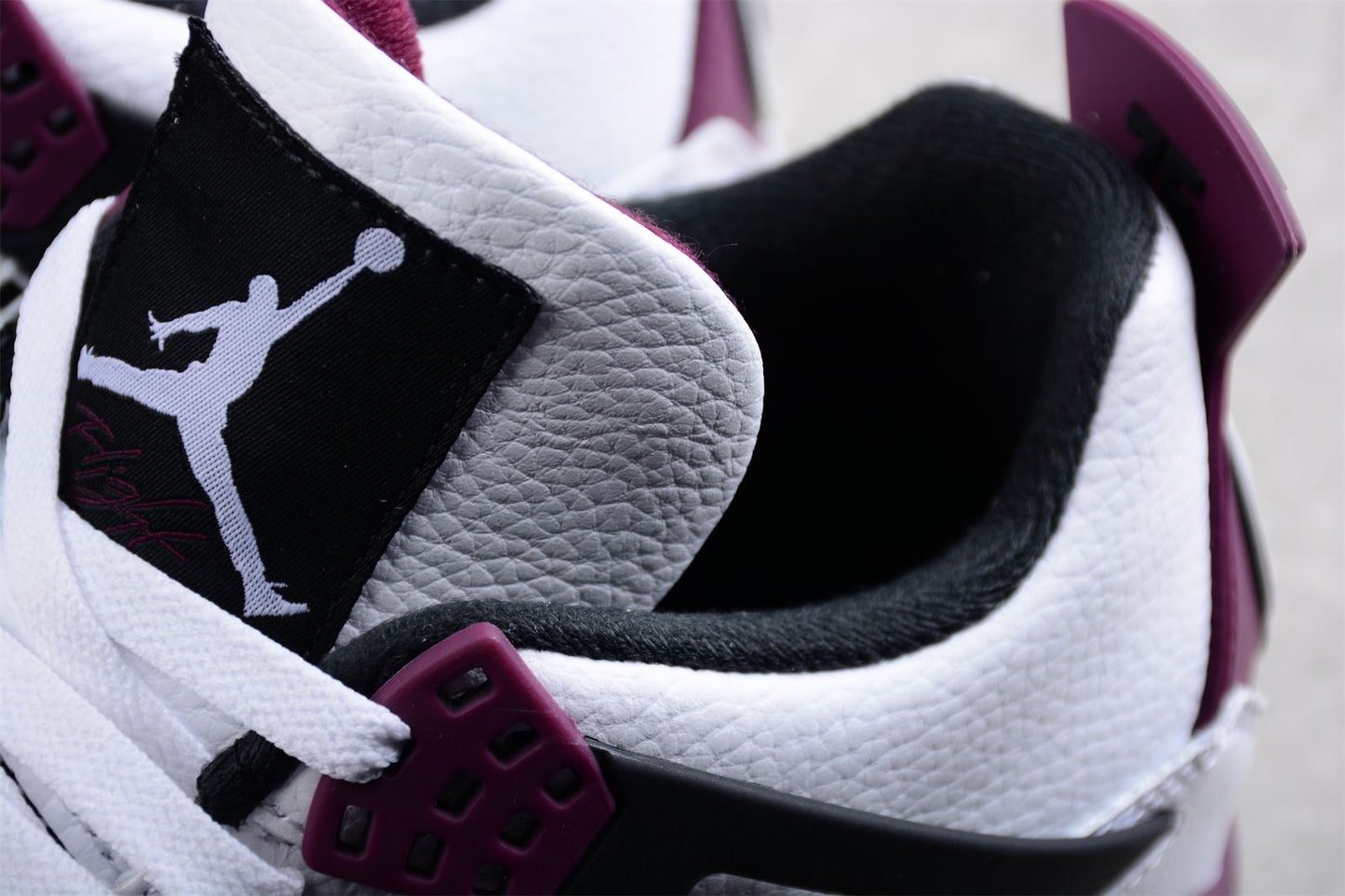 Jordan 4 Retro
PSG Paris Saint-Germain