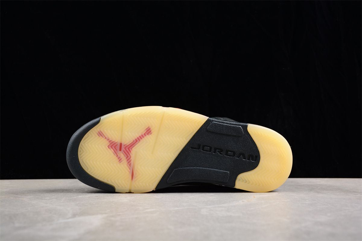 Jordan 5 Retro
Gore-Tex Off Noir