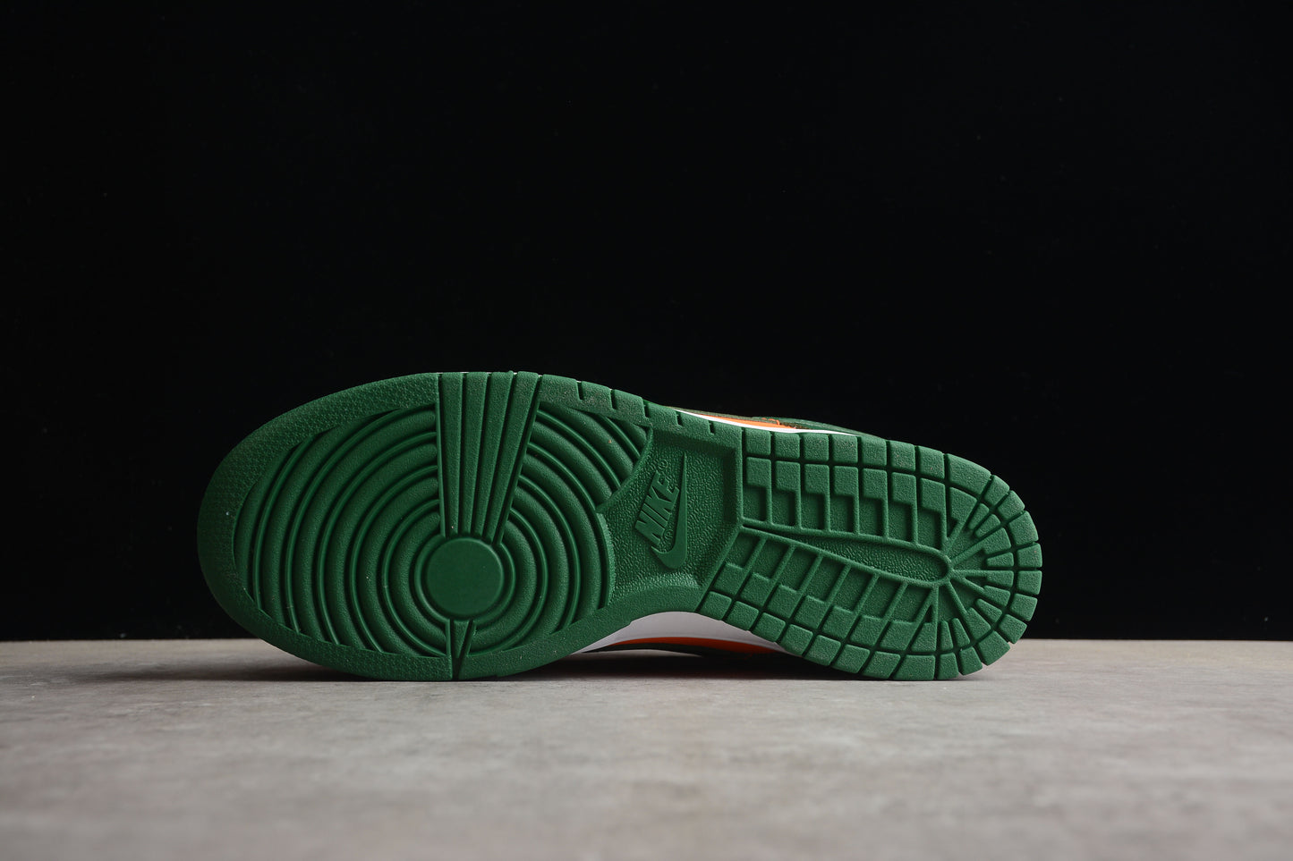 Nike Dunk Low Retro
Miami Hurricanes