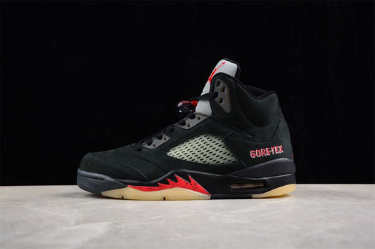 Jordan 5 Retro
Gore-Tex Off Noir