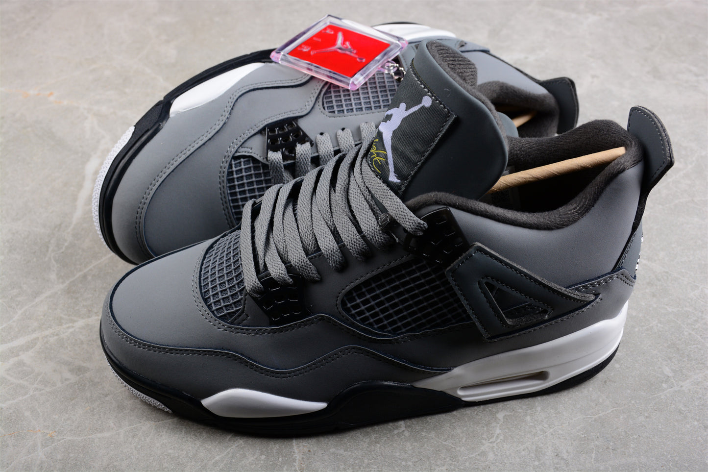 Jordan 4 Retro
Cool Grey