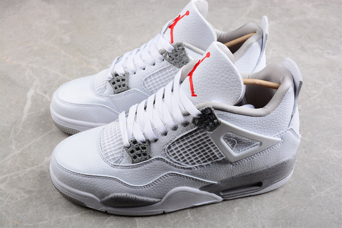 Jordan 4 Retro
White Oreo