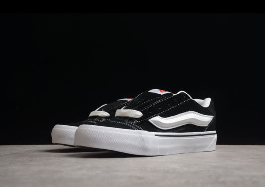 Vans Knu Skool
Black White
