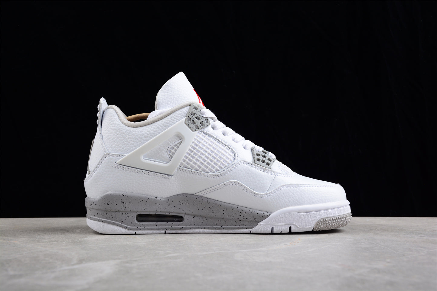 Jordan 4 Retro
White Oreo