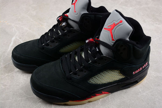 Jordan 5 Retro
Gore-Tex Off Noir