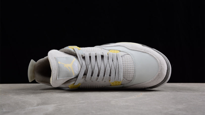 Jordan 4 Retro SE
Craft Photon Dust