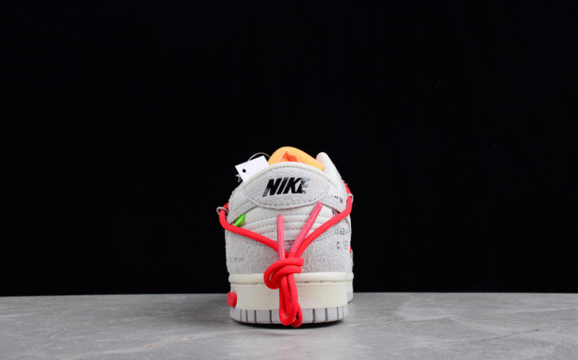 Nike Dunk Low
Off-White Lot 40