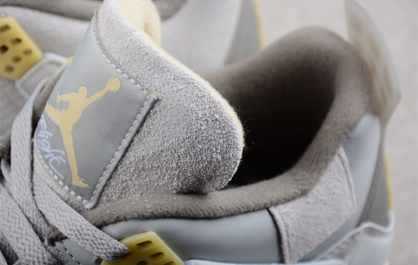 Jordan 4 Retro SE
Craft Photon Dust