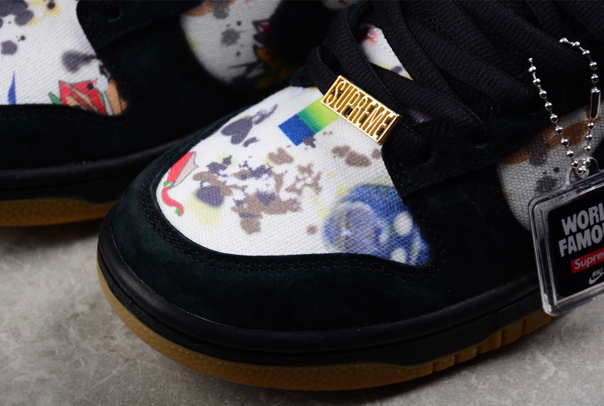 Nike SB Dunk Low
Supreme Rammellzee
