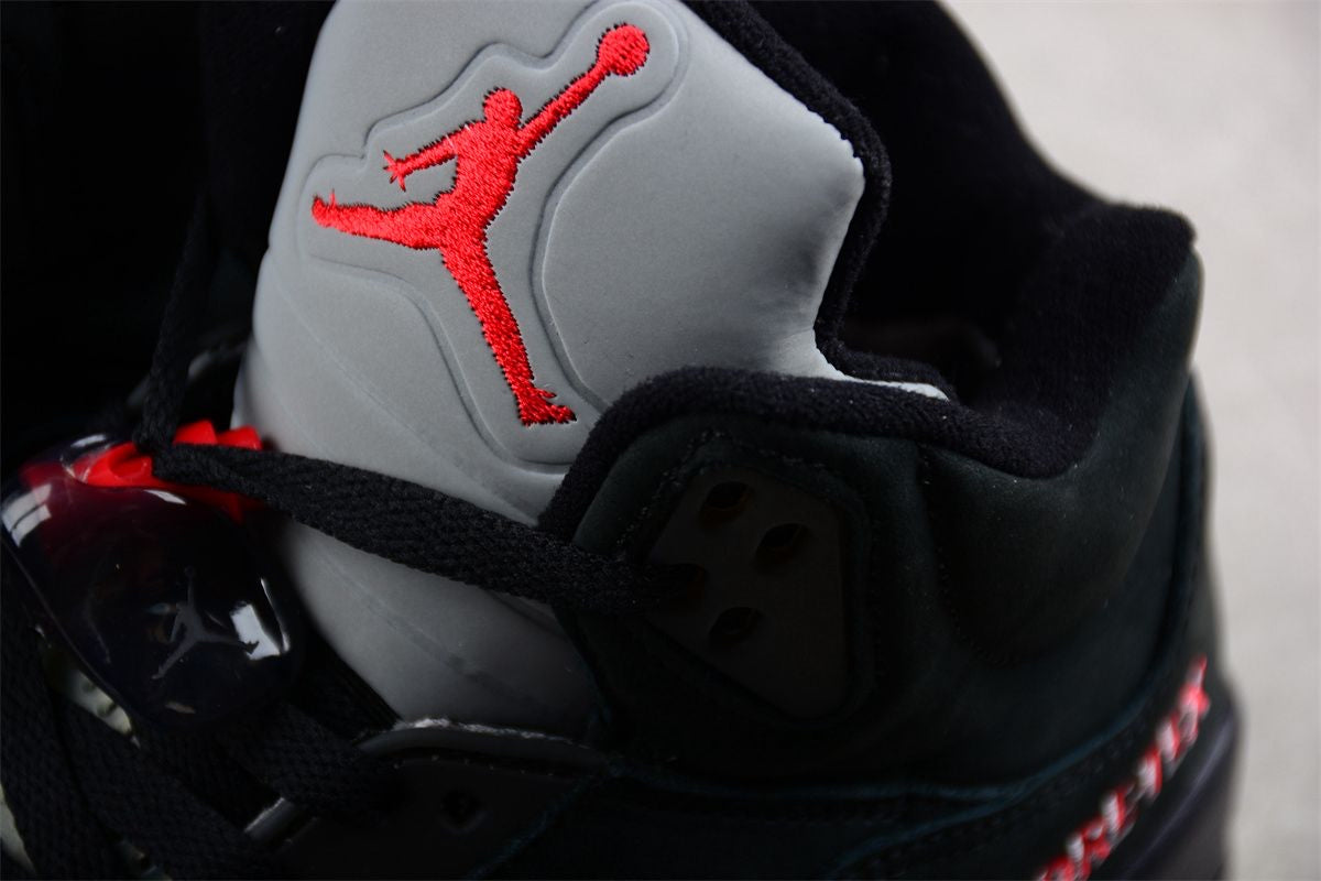 Jordan 5 Retro
Gore-Tex Off Noir