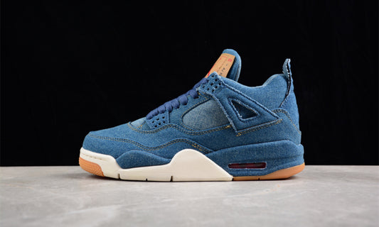 Jordan 4 Retro
Levi's Denim