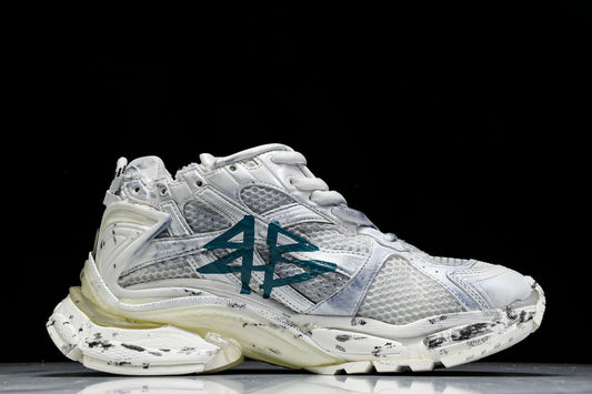 Balenciaga
Runner Graffiti (W&B)