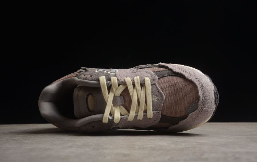 New Balance 2002R