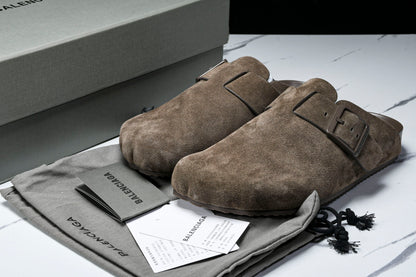 Balenciaga
Sunday suede mules