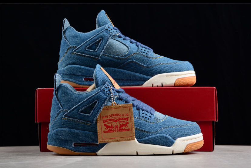 Jordan 4 Retro
Levi's Denim