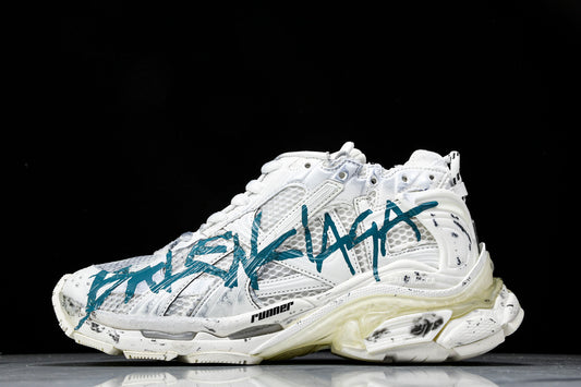 Balenciaga
Runner Graffiti (W&B)