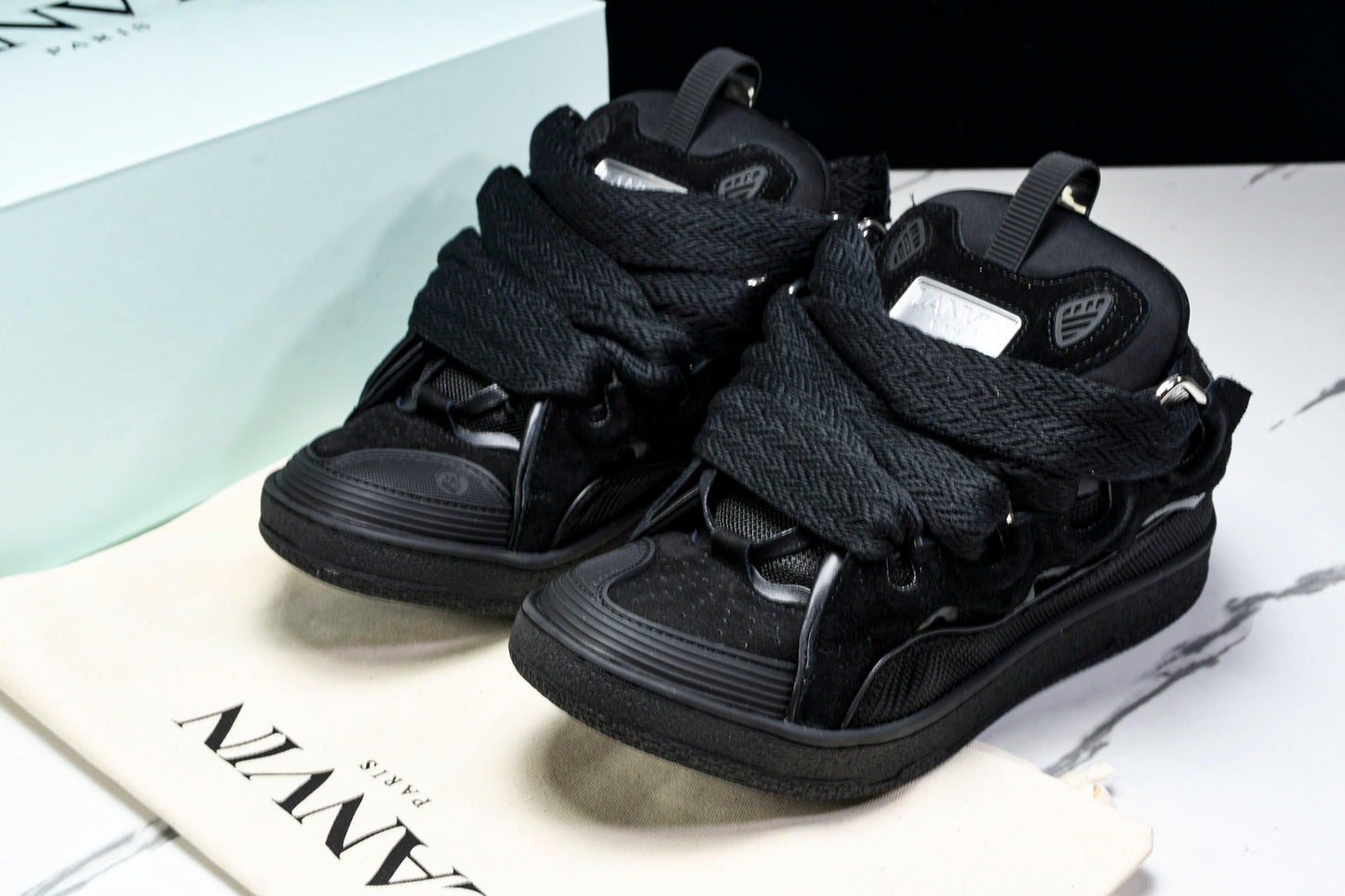 Lanvin
chunky lace-up sneaker black