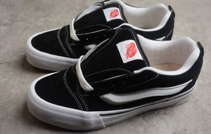 Vans Knu Skool
Black White