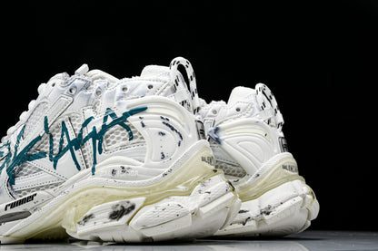 Balenciaga
Runner Graffiti (W&B)