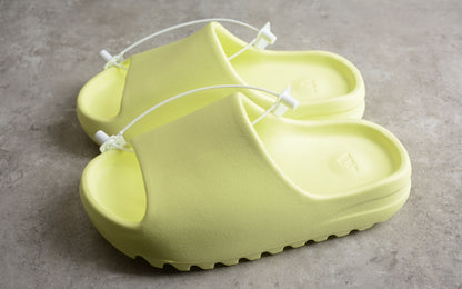 adidas Yeezy Slide
Glow Green