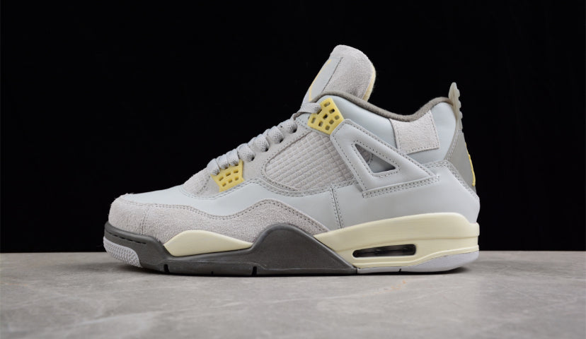 Jordan 4 Retro SE
Craft Photon Dust