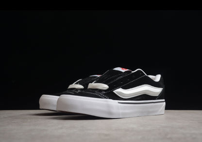Vans Knu Skool
Black White