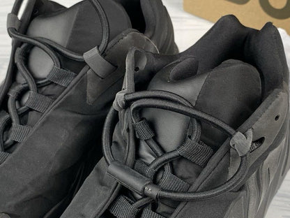 adidas Yeezy Boost 700 MNVN