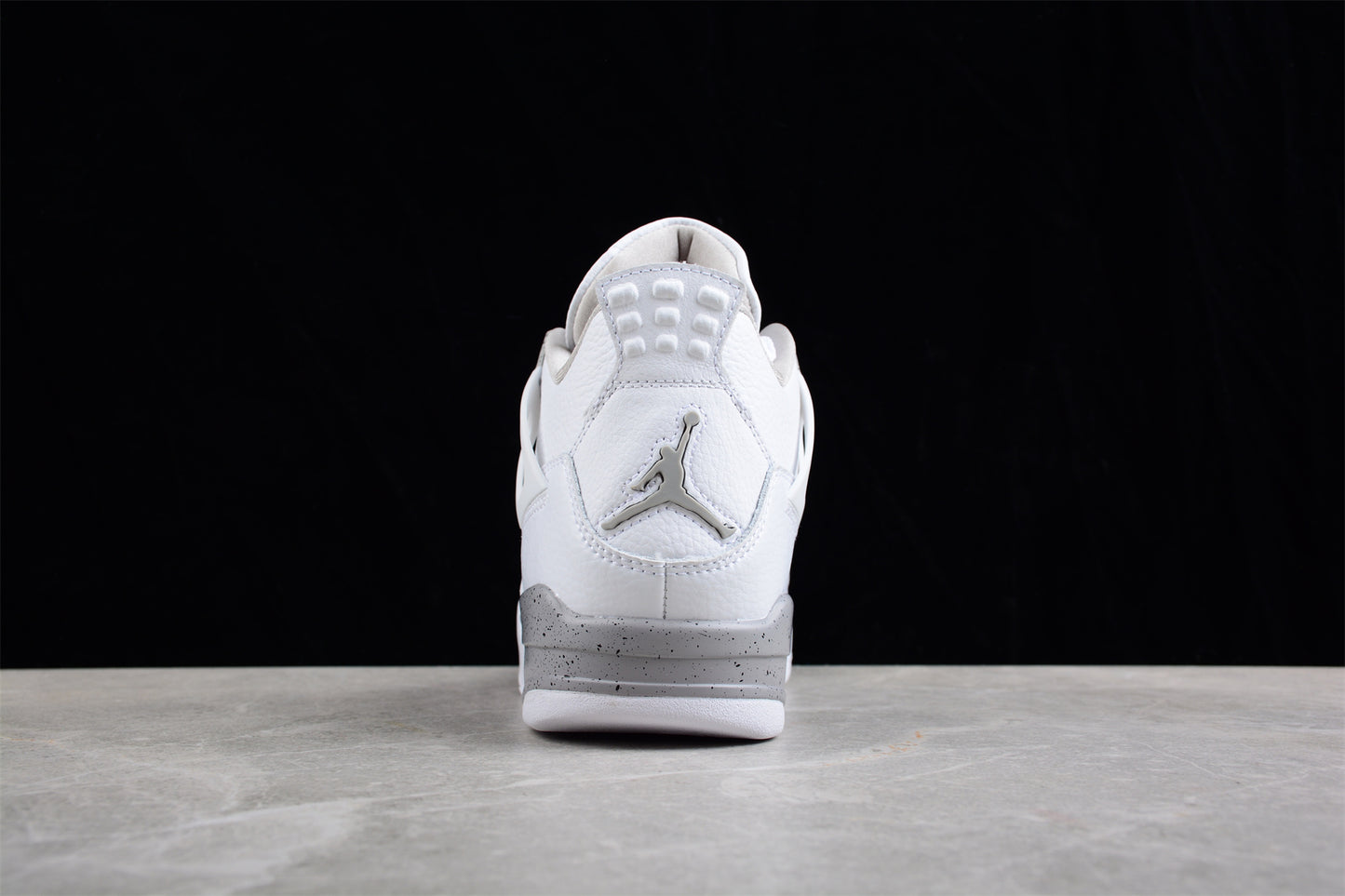 Jordan 4 Retro
White Oreo