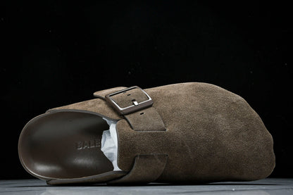 Balenciaga
Sunday suede mules