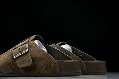 Balenciaga
Sunday suede mules