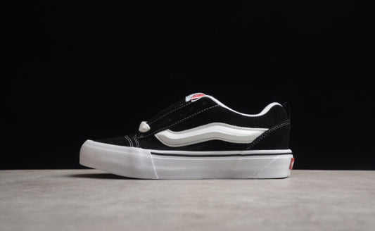 Vans Knu Skool
Black White